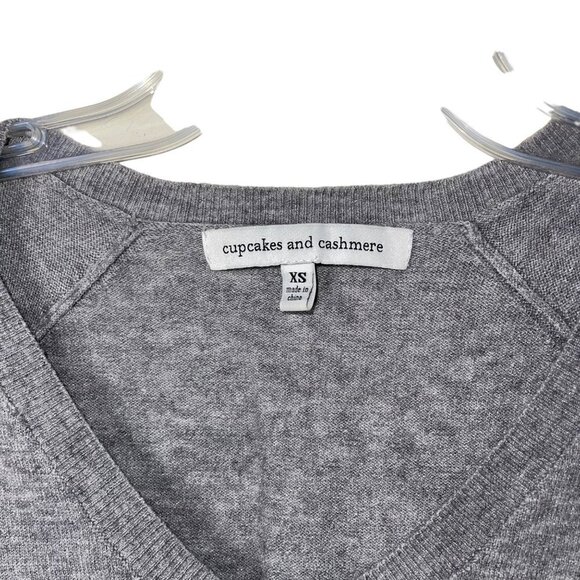 Cupcakes Cashmere Womens Sweater Size XS Gray Hazel Rainbow Boxy V Neck - Picture 4 of 8